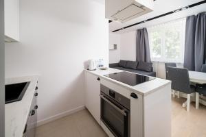 Plac Wilsona Modern Apartment by BookingHost