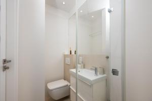 Plac Wilsona Modern Apartment by BookingHost