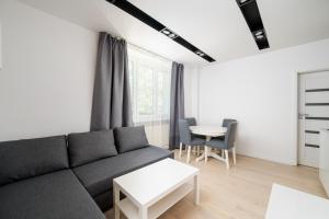 Plac Wilsona Modern Apartment by BookingHost