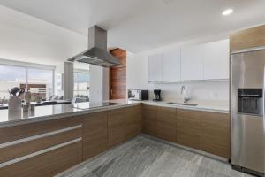 Luxurious 4BR condo by the beach - Rooftop pool