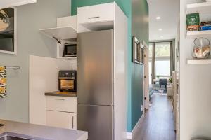 Walk to Discovery Park Bright Studio in Magnolia