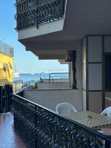 Casa sul vicolo - Fronte Mare