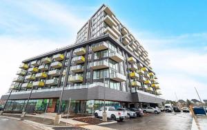 Unbeatable Location Upscale 1 Bedroom with Free Parking