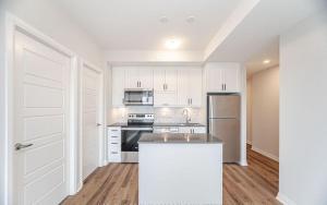 Unbeatable Location Upscale 1 Bedroom with Free Parking