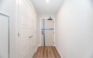 Unbeatable Location Upscale 1 Bedroom with Free Parking
