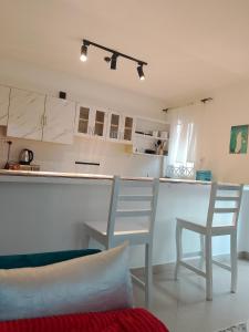 Coastal Bliss 1BR Nyali, pool, WiFi, walk to the beach