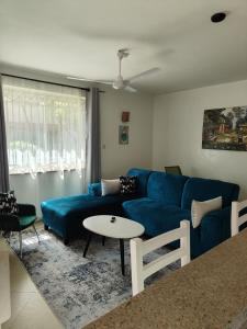 Coastal Bliss 1BR Nyali, pool, WiFi, walk to the beach