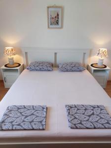 Apartments with parking space Makarska - 22633