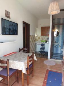 Apartments with parking space Makarska - 22633
