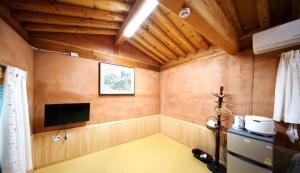 Choongcheong Danyang Gayeondang Hanok Minbak