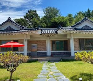 Hanok Stay Daldojimaeul Pension