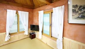 Choongcheong Danyang Gayeondang Hanok Minbak