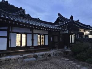 Tohyang Traditional House