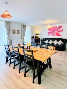 Full equipment brand new modern 4 double bedrooms house near city centre in Birmingham EdenGateway