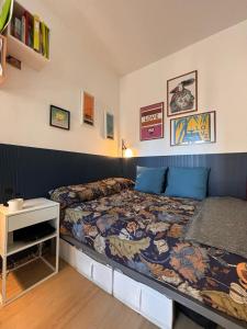The Comfy Hub - A stones throw from the Metro