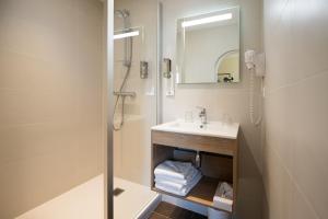 Hotels Hotel La Couleuvrine Sarlat Centre Ville : photos des chambres