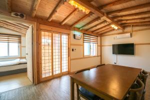 Gyeongju eupseong dokchae hanok