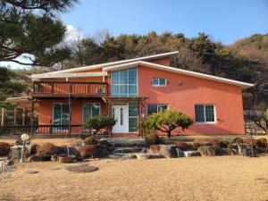 Punggi Red Clay Pension