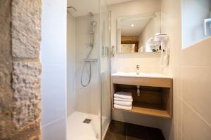 Hotels Hotel La Couleuvrine Sarlat Centre Ville : photos des chambres