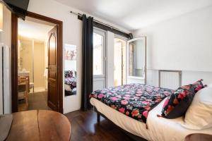 Hotels Hotel La Couleuvrine Sarlat Centre Ville : photos des chambres