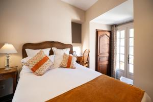 Hotels Hotel La Couleuvrine Sarlat Centre Ville : photos des chambres