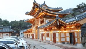 Songnim Hanok Village