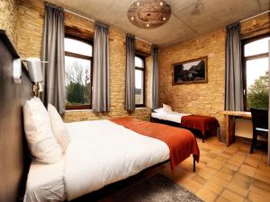 Fancy Holiday Home in Sainte-Cécile with Pool House & Indoor Pool