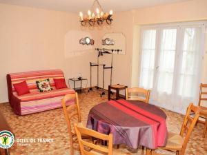 Maisons de vacances Gite charmant pres de Tours et Amboise avec Wi-Fi, cour privative, garage a velos, accepte animaux - FR-1-381-503 : photos des chambres