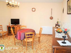 Maisons de vacances Gite charmant pres de Tours et Amboise avec Wi-Fi, cour privative, garage a velos, accepte animaux - FR-1-381-503 : photos des chambres