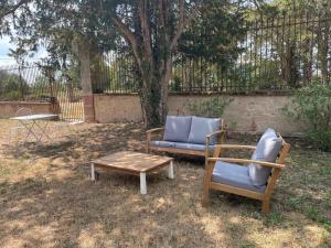 Maisons de vacances Appartement spacieux au Chateau avec parc arbore, proche de Villeneuve sur Allier, pour 6 pers., WiFi - FR-1-489-73 : photos des chambres