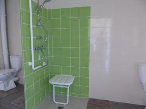 Maisons de vacances Gite cosy avec terrasse, climatisation et parking - Meillard - FR-1-489-267 : photos des chambres