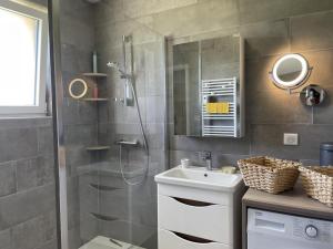Maisons de vacances Gite champetre renove avec jardin et BBQ, proche parc Le PAL - FR-1-489-347 : photos des chambres