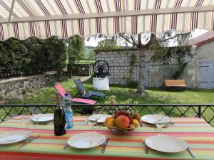 Maisons de vacances Maison de ferme renovee avec terrasse, jardin et equipements modernes a Taxat-Senat - FR-1-489-363 : photos des chambres