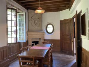 Maisons de vacances Gite de charme avec jardin privatif, WiFi et barbecue, a proximite du Chateau d'Avrilly - FR-1-489-223 : photos des chambres