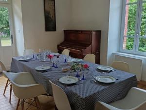 Maison de charme à Jaligny-sur-Besbre, 4 chambres, jardin, draps & ménage inclus - FR-1-489-459