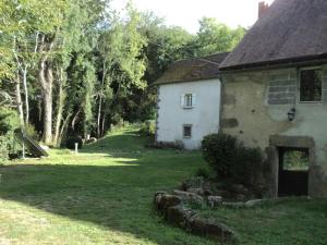 Maisons de vacances Ecrin de verdure | Longere Bourbonnaise | Confort Moderne | 3Ha de Nature - FR-1-489-397 : photos des chambres