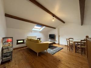 Maisons de vacances Maison de montagne avec SPA, cheminee et activites proche voisins - FR-1-489-534 : photos des chambres