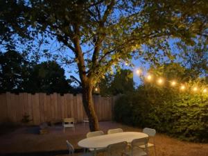 Maisons de vacances Gite tranquille avec jardin, parking et Wi-Fi a La Ferte-Hauterive - FR-1-489-549 : photos des chambres