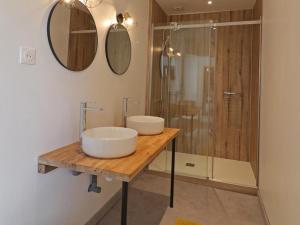 Maisons de vacances Maison de charme au coeur du bourg avec jardin et toutes commodites incluses a Sap-en-Auge - FR-1-497-146 : photos des chambres