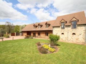 Maisons de vacances Gite familial ou entre amis, 12 pers max, nature, foret et equitation, proche Bagnoles de l'Orne - FR-1-497-18 : photos des chambres