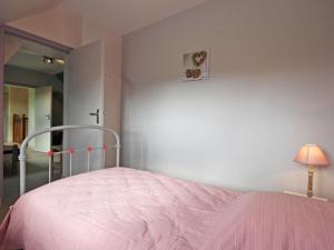 Maisons de vacances Maison de charme avec jardin et equipements bebe, pres de la foret d'Ecouves - FR-1-497-16 : photos des chambres