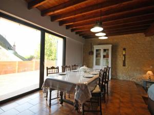 Maisons de vacances Maison percheronne avec jardin, animaux acceptes, WiFi, cheminee, proche commerces - FR-1-497-29 : photos des chambres