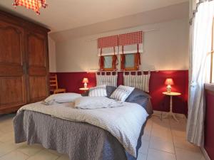Maisons de vacances Maison percheronne avec jardin, animaux acceptes, WiFi, cheminee, proche commerces - FR-1-497-29 : photos des chambres
