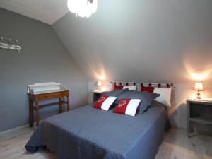 Maisons de vacances Maison percheronne avec jardin, animaux acceptes, WiFi, cheminee, proche commerces - FR-1-497-29 : photos des chambres