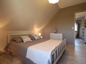 Maisons de vacances Maison percheronne avec jardin, animaux acceptes, WiFi, cheminee, proche commerces - FR-1-497-29 : photos des chambres