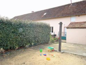Maisons de vacances Maison de campagne avec jardin clos, cheminee et animaux, au coeur du Parc Regional du Perche - FR-1-497-91 : photos des chambres