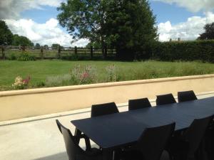 Maisons de vacances Charmante maison avec jardin, aux portes du Perche, ideale pour familles et activites de plein air - FR-1-497-124 : photos des chambres