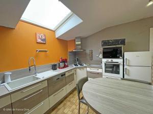 Maisons de vacances Maison granit avec jardin privatif, plain-pied, 2 chambres, tout inclus, proche loisirs et nature - FR-1-497-190 : photos des chambres