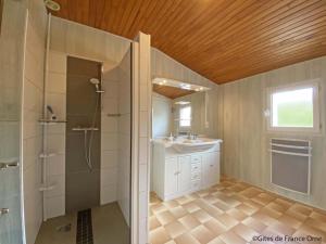 Maisons de vacances Maison granit avec jardin privatif, plain-pied, 2 chambres, tout inclus, proche loisirs et nature - FR-1-497-190 : photos des chambres