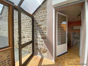 Maisons de vacances Maison granit avec jardin privatif, plain-pied, 2 chambres, tout inclus, proche loisirs et nature - FR-1-497-190 : photos des chambres